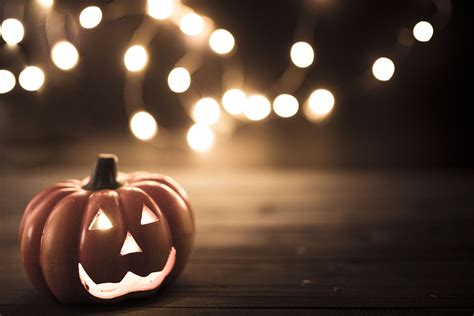 These 20 Halloween Lights Will Instantly Make Your Home Look More Spooky