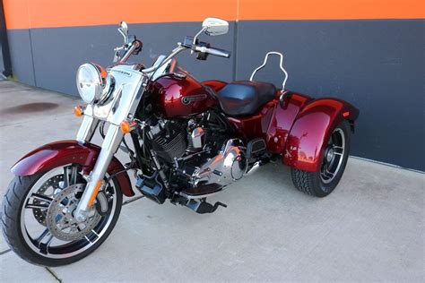 2016 Harley Davidson FLRT Freewheeler Velocity Red Sunglo Bedford