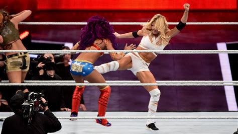 The First Ever 30 Woman Over The Top Royal Rumble Match Photos Wwe