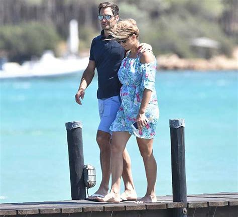 Federer nghỉ ở khu tỷ phú vợ diện bikini đẹp phát ngất