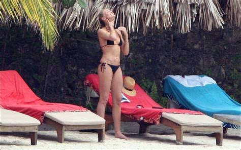 Cameron Diaz Bikini Planete Buzz
