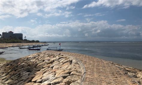 Pantai Segara Ayu Spot Terbaik Menikmati Sunrise Sembari Kulineran Di