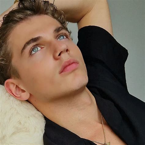More HOT Dudes