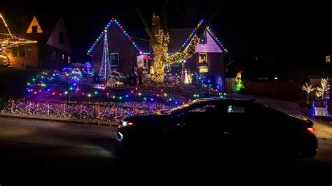 Find Christmas lights in Des Moines, central Iowa to see in 2021