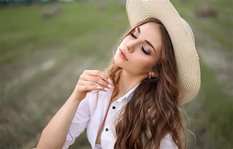 Обои girl field nature beautiful model brunette makeup white hat на телефон и рабочий