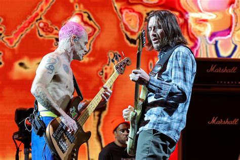 These Two Red Hot Chili Peppers Will Not Shake Your Hand DRGNews