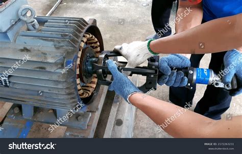 Repairing Motor Using Bearing Puller Stock Photo 2172263231 | Shutterstock