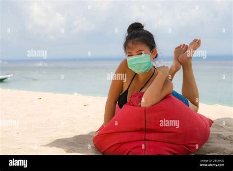 Wearing Bikini P Stockfotos Und Bilder Kaufen Alamy