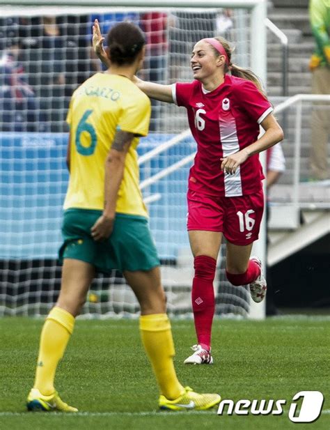 올림픽 캐나다 女 축구 첫 경기서 최단시간 골 퇴장 뉴스1