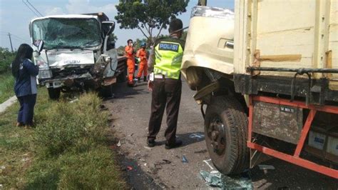 Kecelakaan 2 Truk Adu Banteng Di Jalan Daendels Kulon Progo Seorang