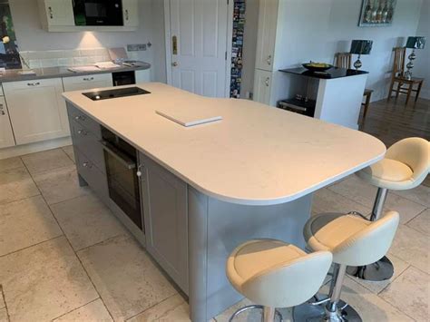 Fugen Carrara Shaped Island Quartz Kitchen Countertops Quartz