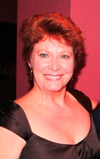 Hot Sexy Shelley Thompson Bikini Pics