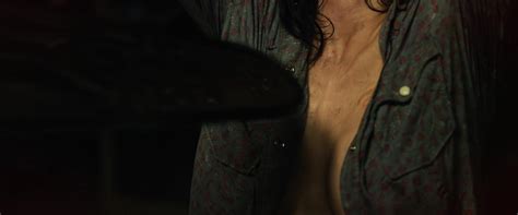 Naked Alexandra Daddario In Texas Chainsaw 3D