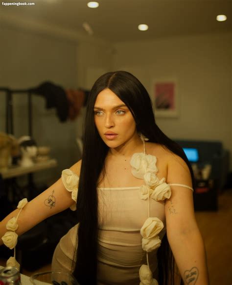 Mae Muller Maemuller Nude OnlyFans Leaks Fappening FappeningBook