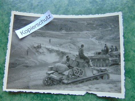 Altes Foto Panzer Tank Besatzung Kennung Vormarsch Brücke WW2 Postimages