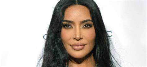 8 Hot Sexy Hungry Lips Bikini Pics