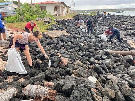 Jóvenes Participan En Acciones Para Conservar Galápagos Parque