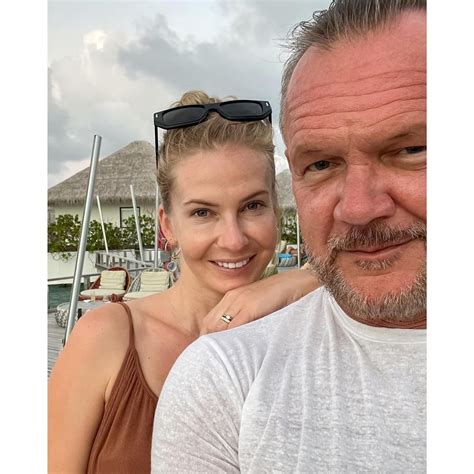 Edyta Pazura kusi figurą w czarnym bikini Co za ciało małżonkowi to się żona udała piszą fani