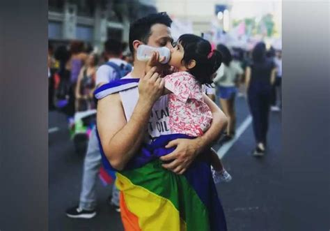 Homem Solteiro E Gay Adota Menina Abandonada Em Hospital S Not Cia Boa