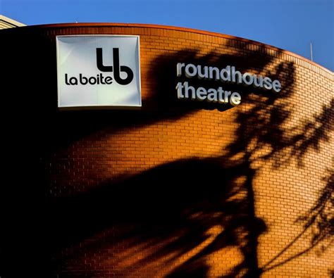 la boite  house views theatre