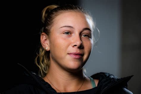 Amanda Anisimova Stops Being Blonde Dyes Her Hair And Goes Over To The Dark Side