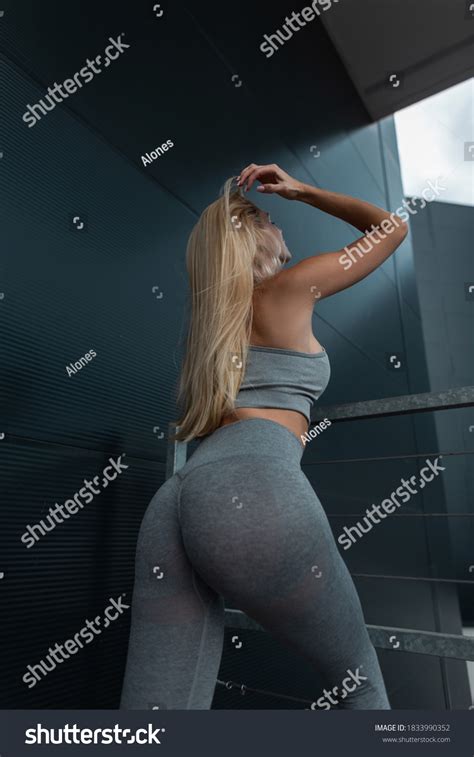 Pretty Blonde Fitness Model Woman Beautiful Stock Photo 1833990352 Shutterstock
