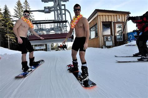 S Owacja Zje D Ali W Bikini I K Piel Wkach Podr E