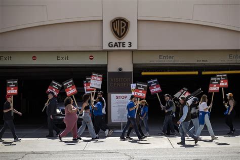 Huelga De Guionistas En Hollywood Las Series Y Programas Afectados Y Otras Claves De La Protesta