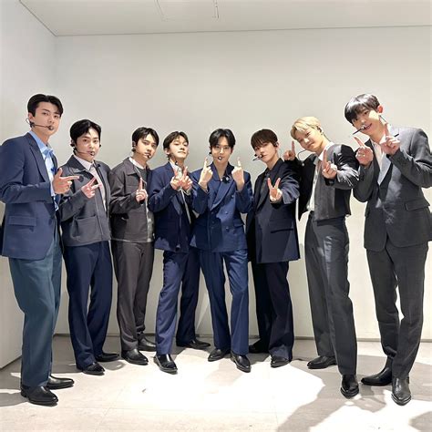 Genius Korea On Twitter Geniuscharts Exo Weareoneexo Returns To