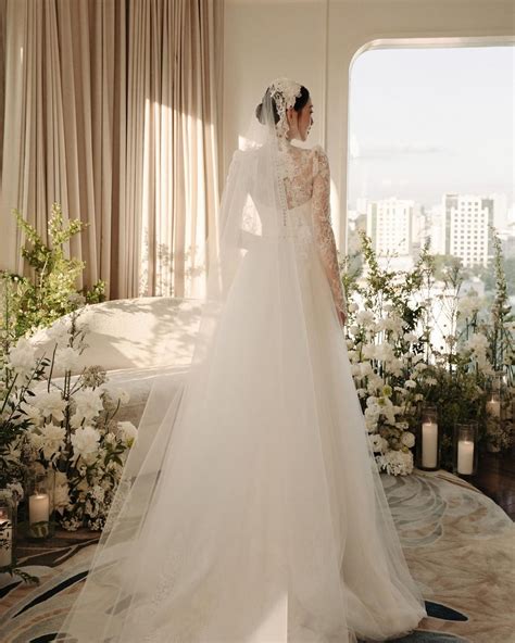 Bác sĩ xinh như hot girl tung loạt ảnh cưới với chàng trai năm 18 tuổi mình từng theo đuổi