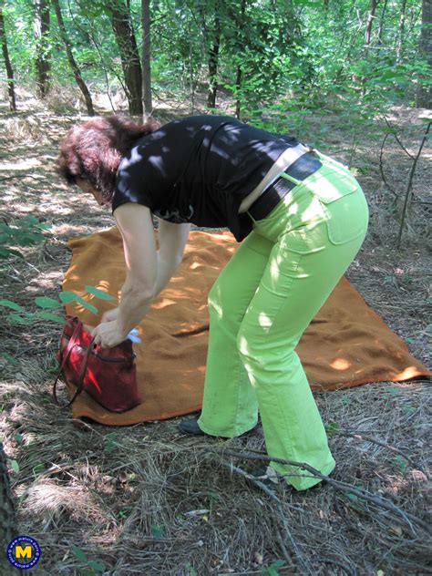 Naughty Granny Franca Strips Naked Shows Her Hairy Pussy Up Close CoedCherry