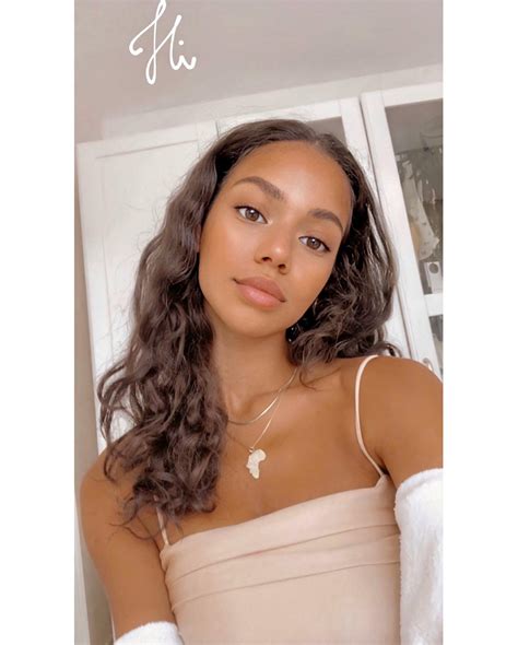 issa DINA DENOIRE🦋 | dina says hi🥂 | Instagram