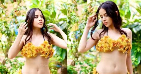 Urfi Javed Wore A Bikini Made Of Flowers Trolls Said Your Level Is Different Bollywood