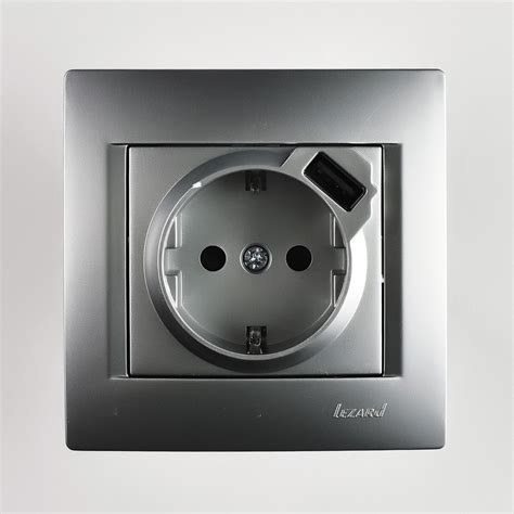Розетка 1 пост LEZARD karina с/з б/ш 16А + USB разьем матовое серебро ...