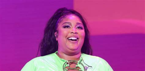 Lizzo Height, Weight, Body Measurements, Bra Size, Shoe Size