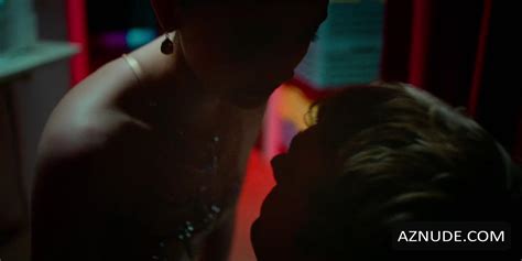ELLI RHIANNON MULLER OSBORNE Nude AZNude