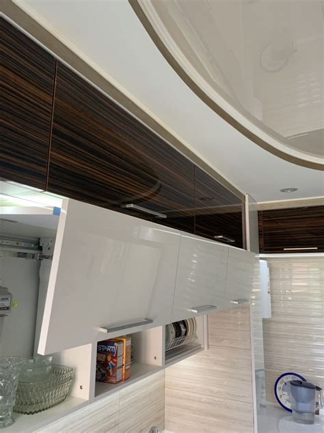 Кухня угловая двухъярусная