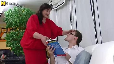 La Vecchia Nonna Bbw Grassa Di Anni Si Fa Sditalinare E Scopata Duro Nella Figa Squirting