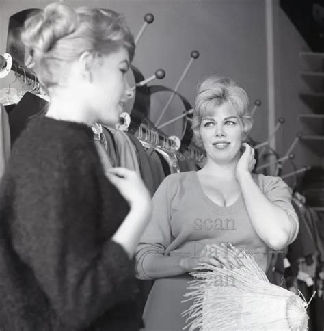 1950S VOGEL NEGATIVE BUSTY Blonde Pinup Girl Shirley Quimby Cheesecake V203890 19 96 PicClick UK