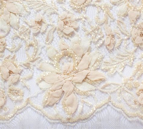 Купить элитное французское кордовое кружево бежевого цвета