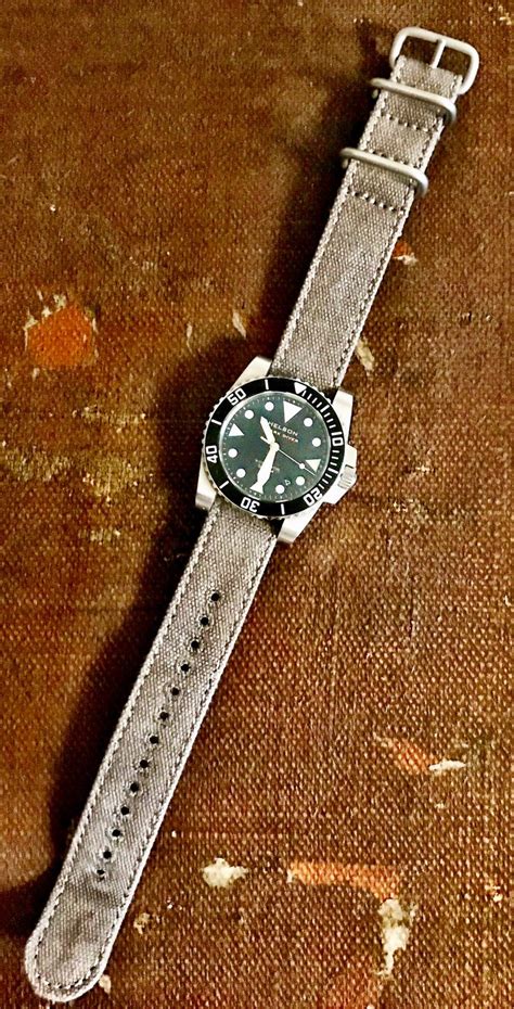 Helson Shark Diver. Grey canvas Zulu
