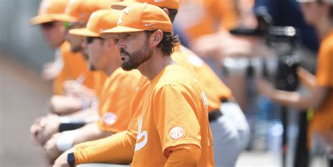 Tennessee Vols Baseball Falls In Top 25 Poll After 1 2 Start To The Season