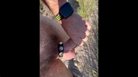 在同性恋海滩上晒日光浴并抽搐我的鸡巴 Pornhub Gay