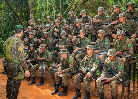 É Obrigatório Ir Para O Exército - Futuros sargentos do Exército Brasileiro realizam Estágio Básico de ...