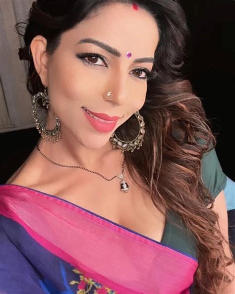 15 Hot Photos Of Maahi Khan In Sarees Wiki Bio Web Series Instagram And More SpideyPosts