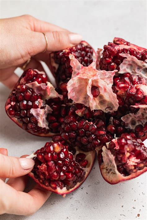 how cut pomegranate 5