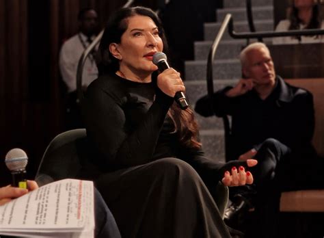 Una Gran Muestra De Marina Abramović Revela Su Espiritualidad E Intensa Conexión Humana