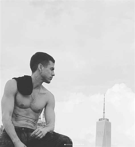 Omg He S Naked Actor Rafael Albarr N Goes Full Frontal In Lupe Omg Blog