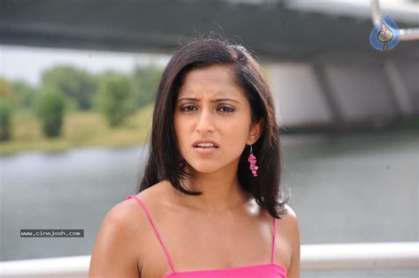 Aashika Hot Photos Photo 32 Of 63