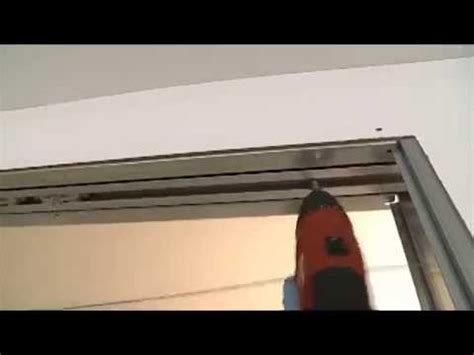 Синхронизатор и доводчик для ввухстворчатой двери - YouTube